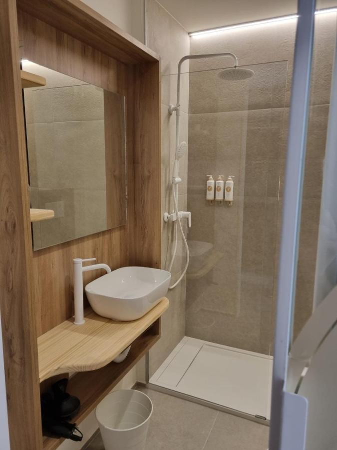 Reina Victoria Velazquez Aparthotel Alicante Buitenkant foto