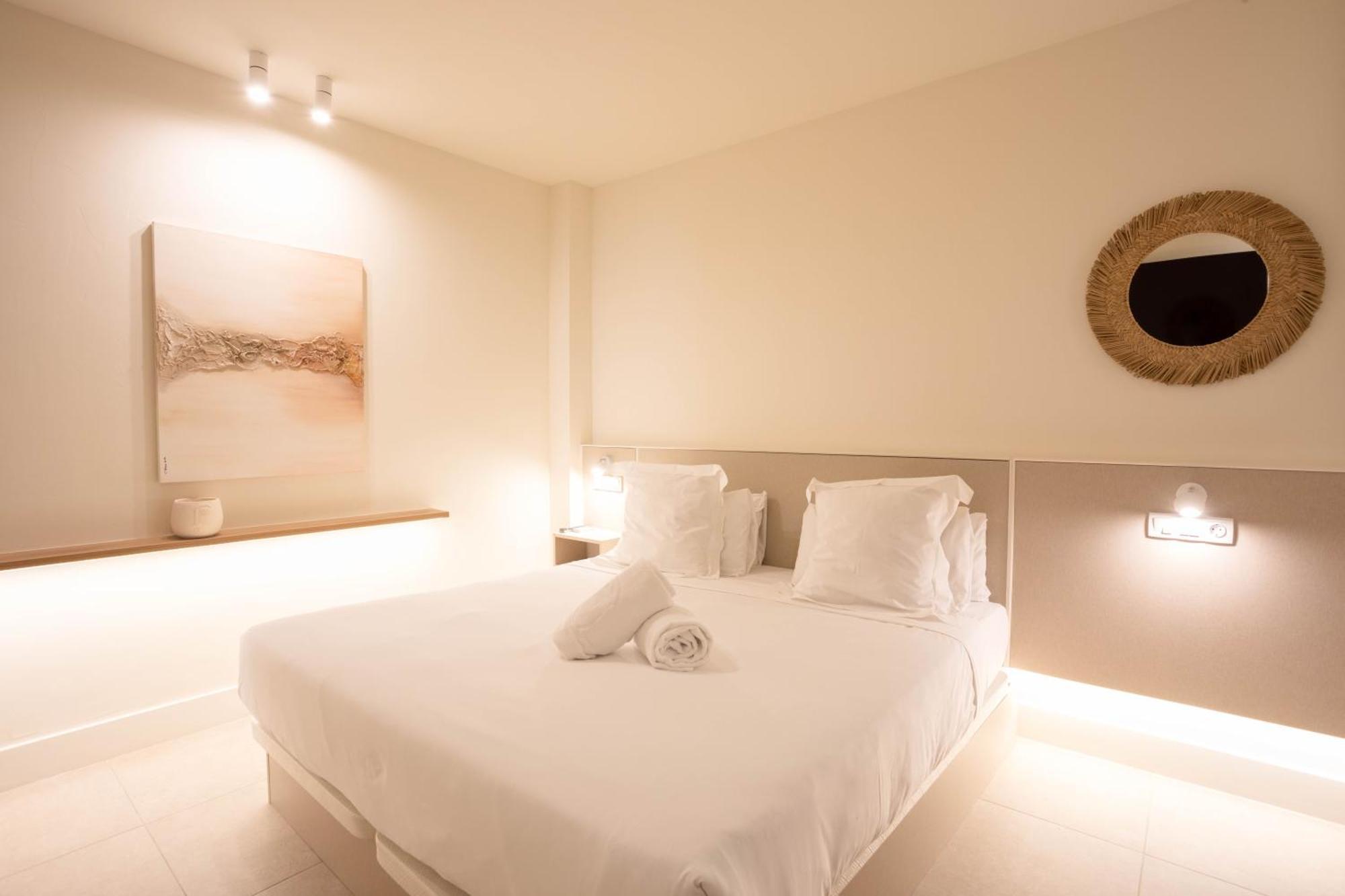 Reina Victoria Velazquez Aparthotel Alicante Buitenkant foto