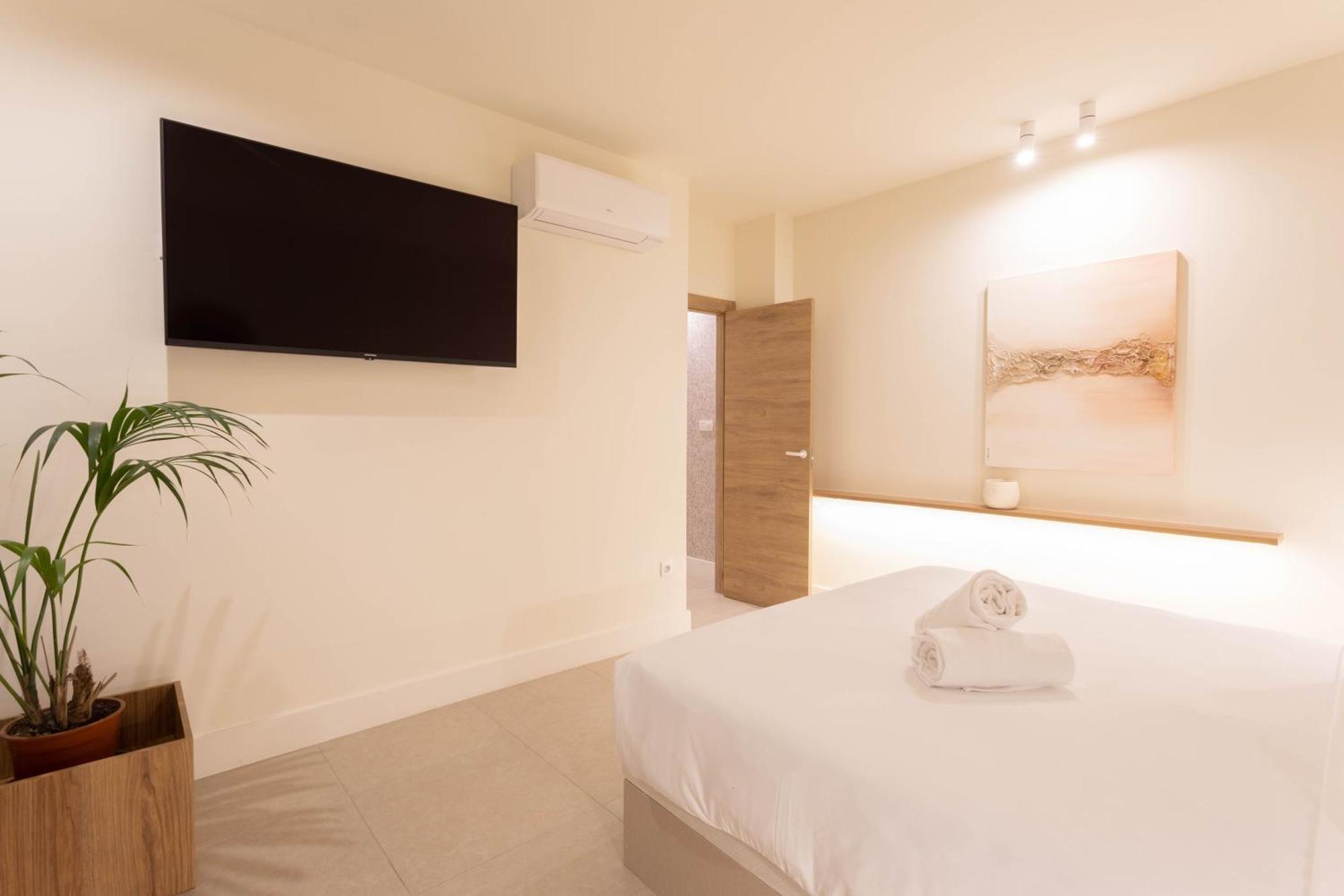 Reina Victoria Velazquez Aparthotel Alicante Buitenkant foto