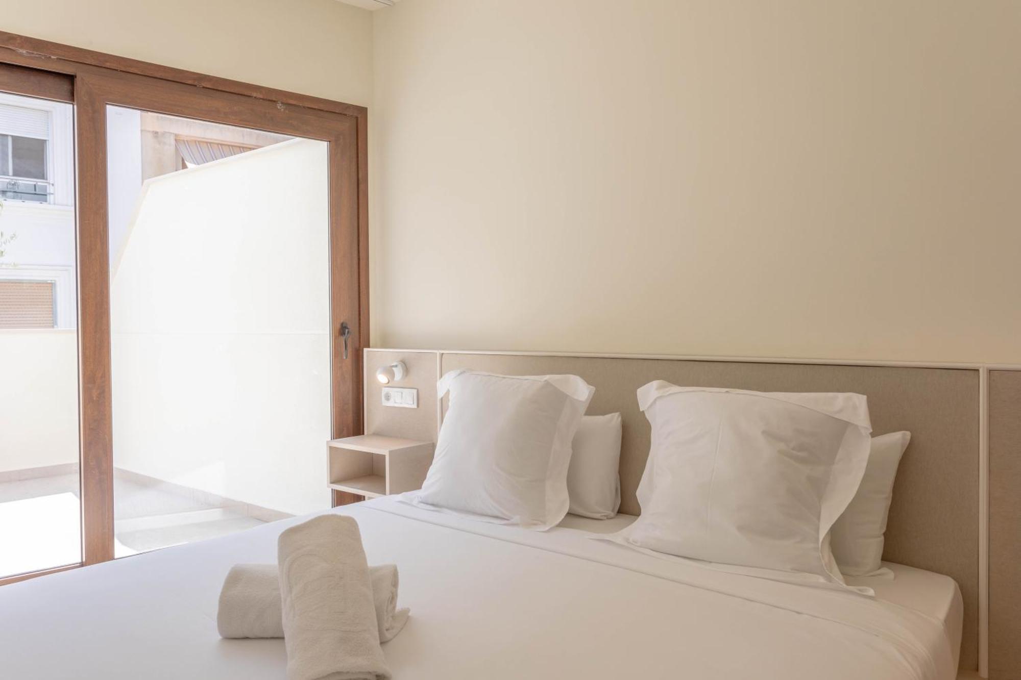 Reina Victoria Velazquez Aparthotel Alicante Buitenkant foto