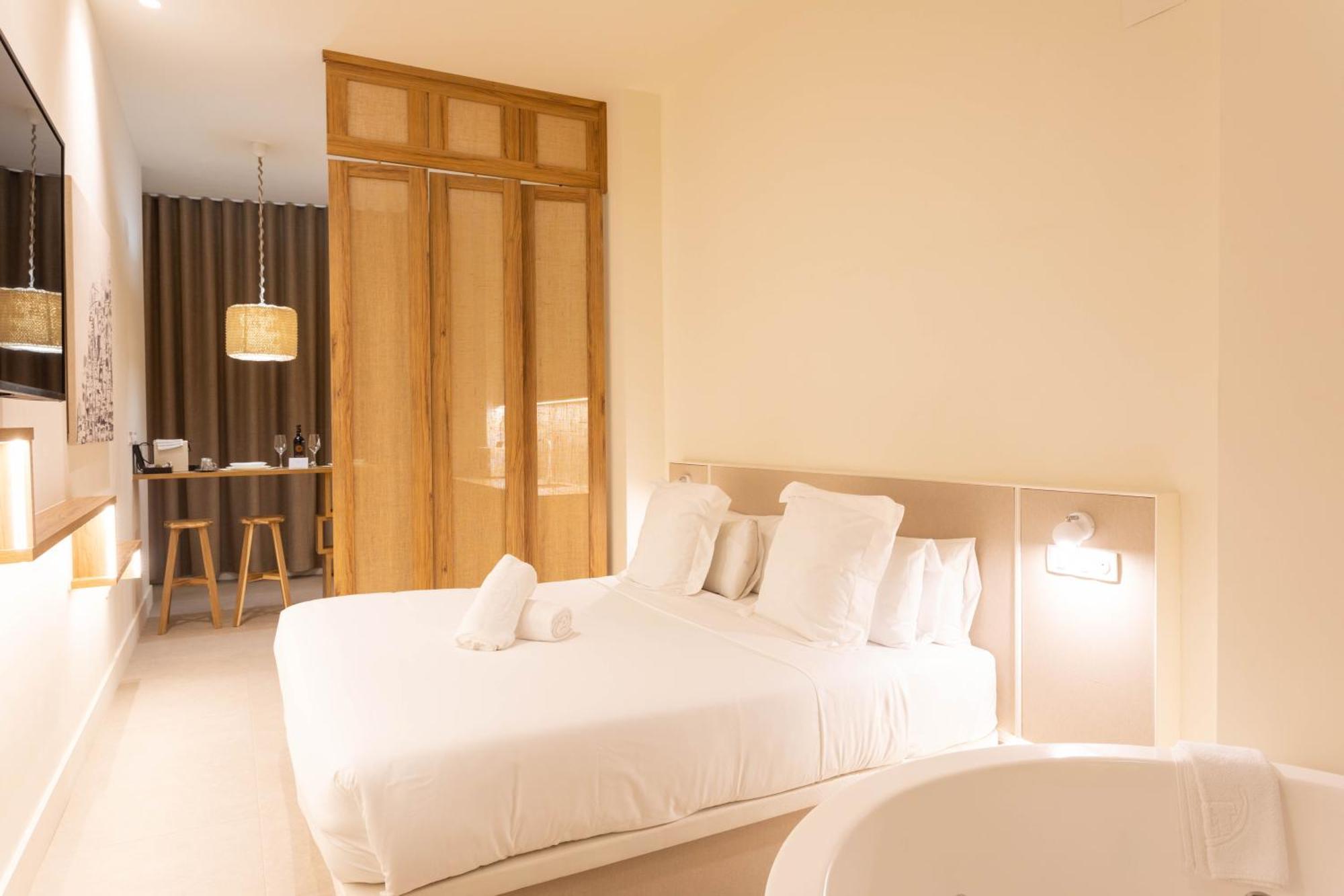 Reina Victoria Velazquez Aparthotel Alicante Buitenkant foto