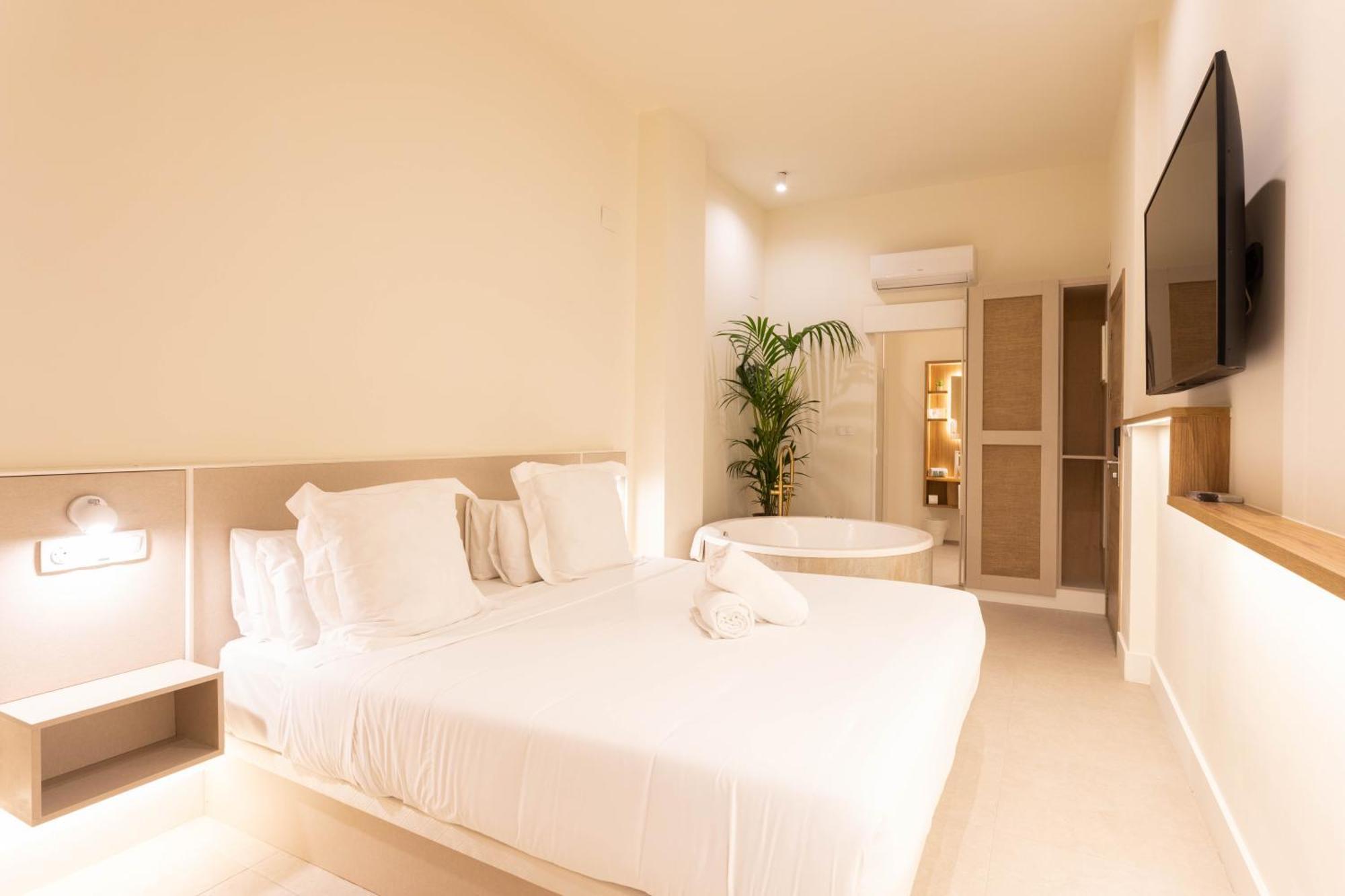 Reina Victoria Velazquez Aparthotel Alicante Buitenkant foto