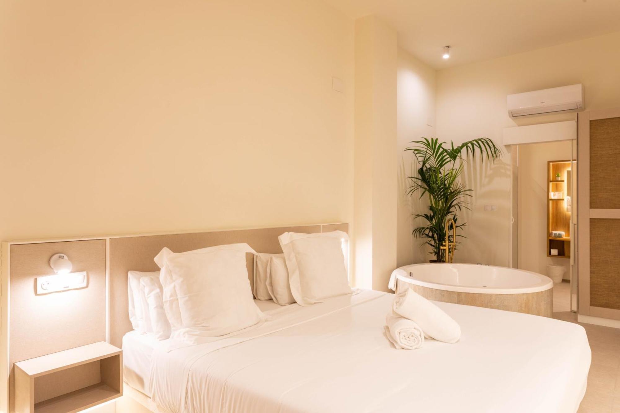 Reina Victoria Velazquez Aparthotel Alicante Buitenkant foto